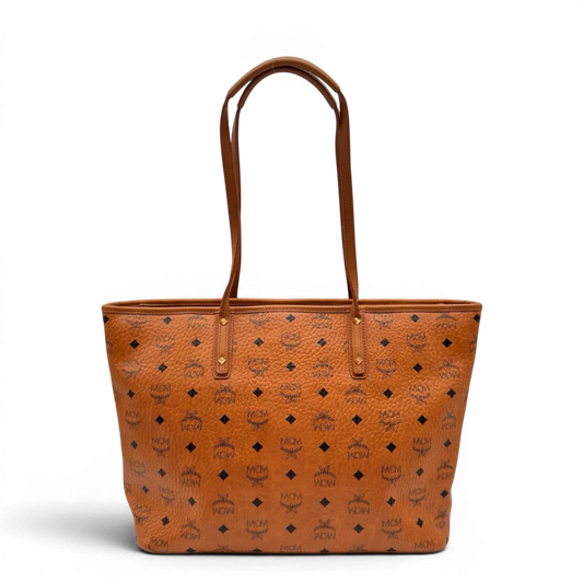 https://cdn.shopify.com/s/files/1/0564/9376/8855/files/MCM_Shopper_visetos_braun_1.webp?v=1784795144