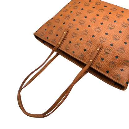 https://cdn.shopify.com/s/files/1/0564/9376/8855/files/MCM_Shopper_visetos_braun_10.webp?v=1784795144