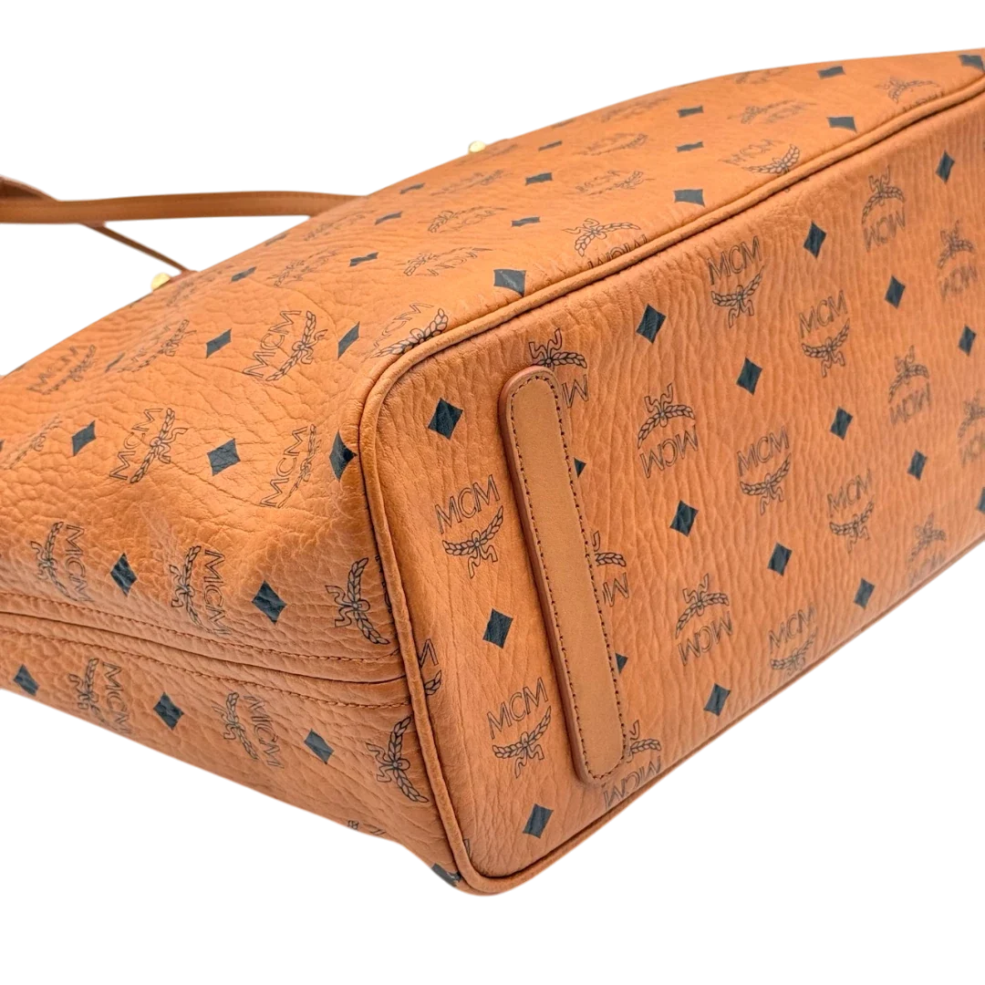 https://cdn.shopify.com/s/files/1/0564/9376/8855/files/MCM_Shopper_visetos_braun_14.webp?v=1784795144
