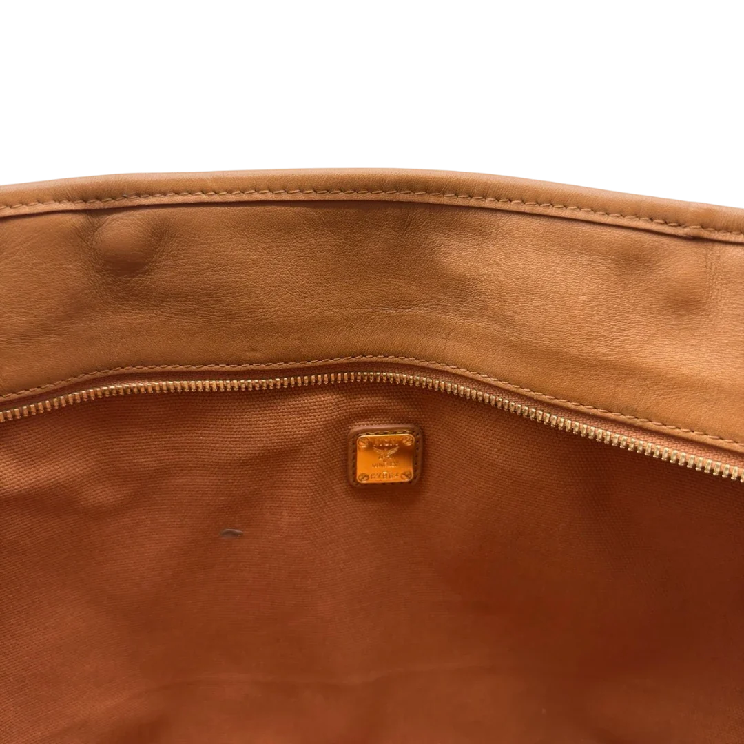 https://cdn.shopify.com/s/files/1/0564/9376/8855/files/MCM_Shopper_visetos_braun_17.webp?v=1784795144