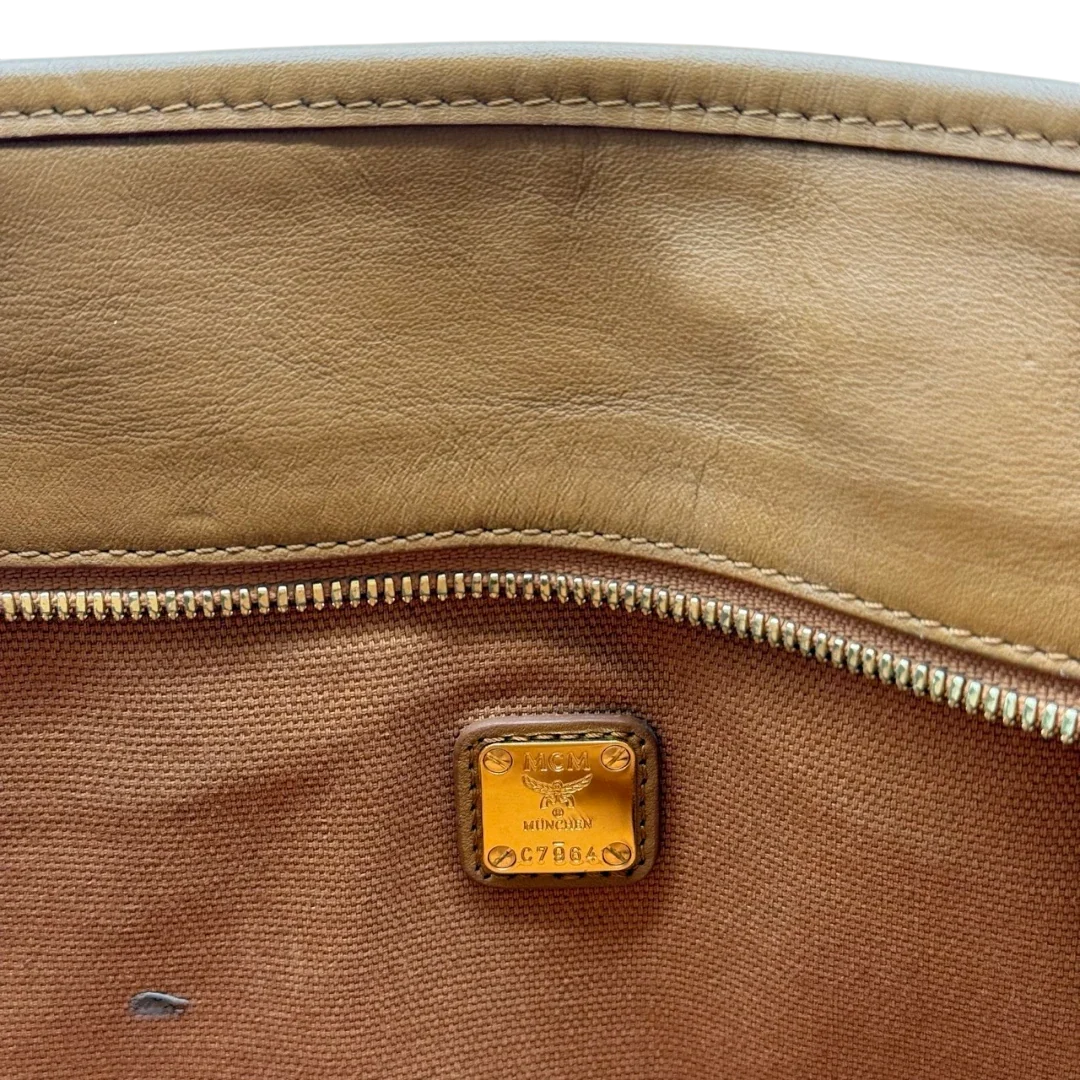 https://cdn.shopify.com/s/files/1/0564/9376/8855/files/MCM_Shopper_visetos_braun_18.webp?v=1784795144