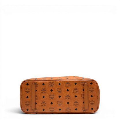 https://cdn.shopify.com/s/files/1/0564/9376/8855/files/MCM_Shopper_visetos_braun_5.webp?v=1784795143