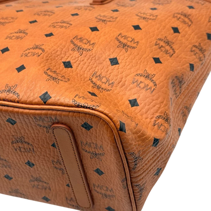 https://cdn.shopify.com/s/files/1/0564/9376/8855/files/MCM_Shopper_visetos_braun_6.webp?v=1784795144