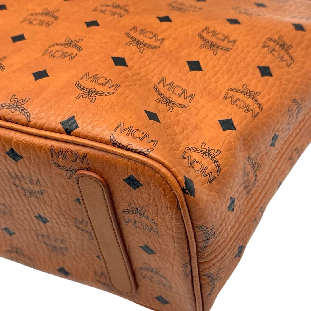 https://cdn.shopify.com/s/files/1/0564/9376/8855/files/MCM_Shopper_visetos_braun_8.webp?v=1784795144