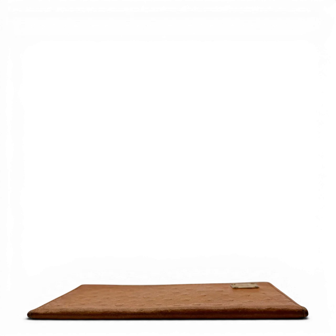 https://cdn.shopify.com/s/files/1/0564/9376/8855/files/MCM_Straussen_Etui_vintage5423.webp?v=1777483061