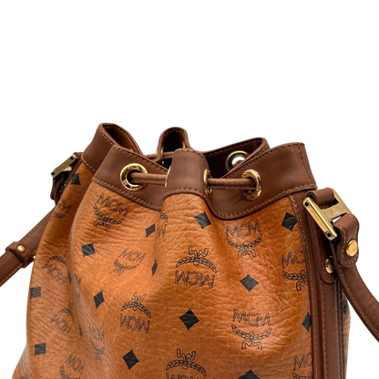 https://cdn.shopify.com/s/files/1/0564/9376/8855/files/MCM_Umhangetasche_Beuteltasche_small_mit_Kordelzug_visetos_braun_20.webp?v=1784795648
