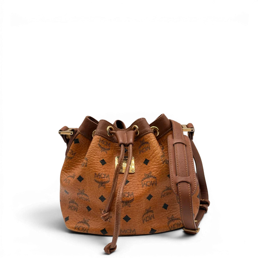 https://cdn.shopify.com/s/files/1/0564/9376/8855/files/MCM_Umhangetasche_Beuteltasche_small_mit_Kordelzug_visetos_braun_4.webp?v=1784795648
