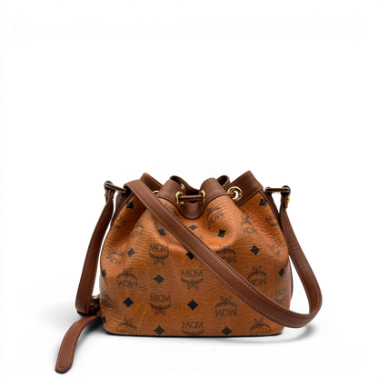 https://cdn.shopify.com/s/files/1/0564/9376/8855/files/MCM_Umhangetasche_Beuteltasche_small_mit_Kordelzug_visetos_braun_5.webp?v=1784795649