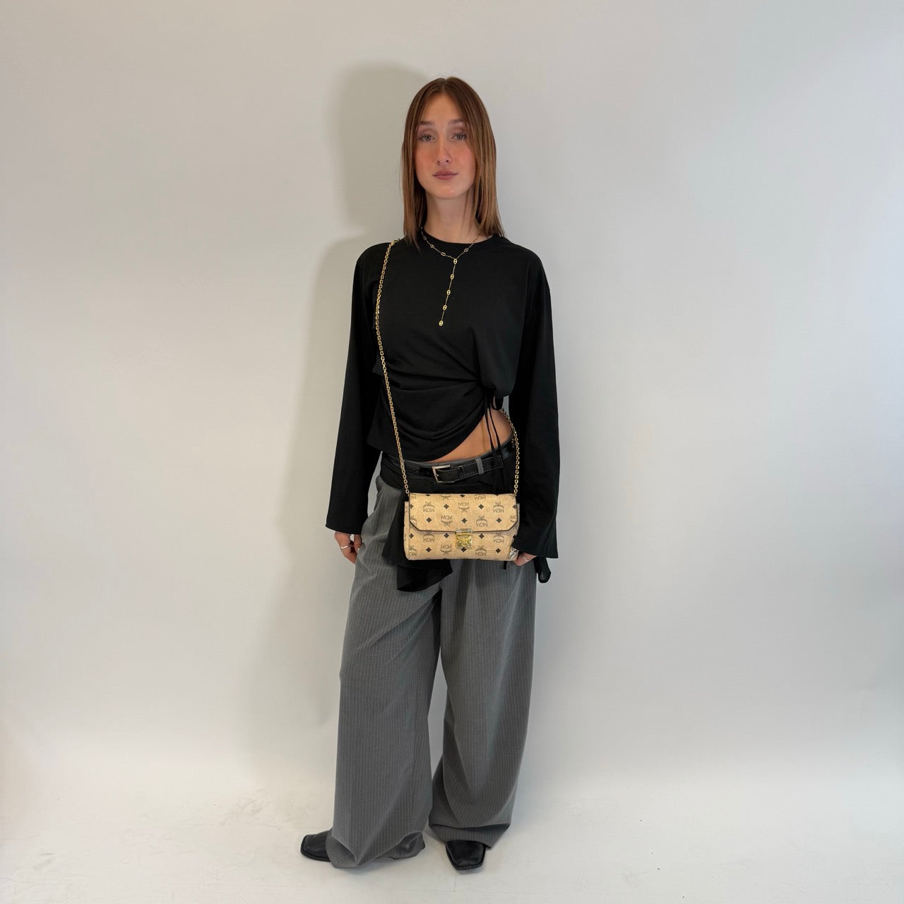 https://cdn.shopify.com/s/files/1/0564/9376/8855/files/MCM_Umhangetasche_Millie_Flap_visetos_beige_1.jpg?v=1784795374