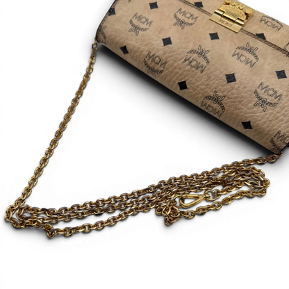 https://cdn.shopify.com/s/files/1/0564/9376/8855/files/MCM_Umhangetasche_Millie_Flap_visetos_beige_12.webp?v=1784795374