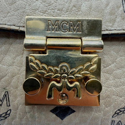 https://cdn.shopify.com/s/files/1/0564/9376/8855/files/MCM_Umhangetasche_Millie_Flap_visetos_beige_13.webp?v=1784795374