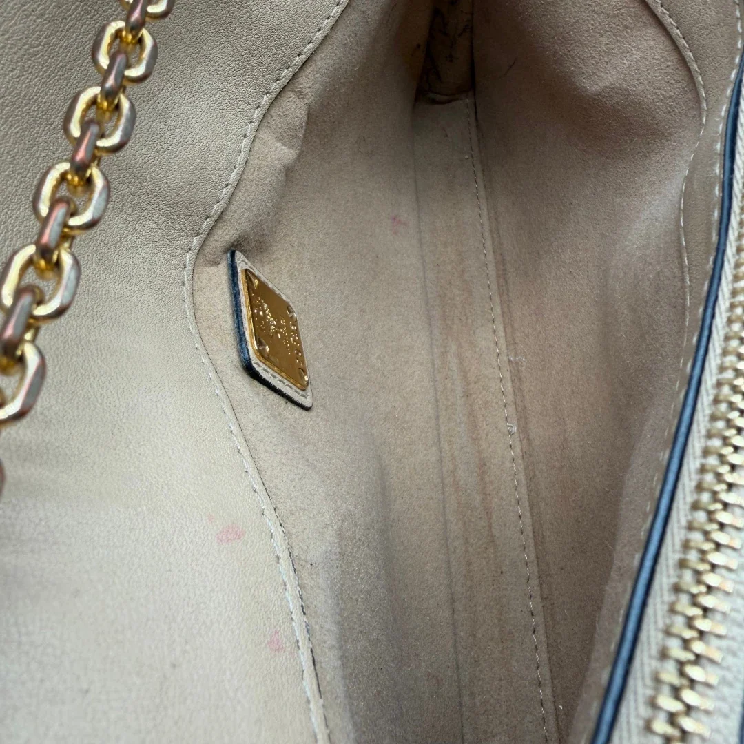 https://cdn.shopify.com/s/files/1/0564/9376/8855/files/MCM_Umhangetasche_Millie_Flap_visetos_beige_16.webp?v=1784795374