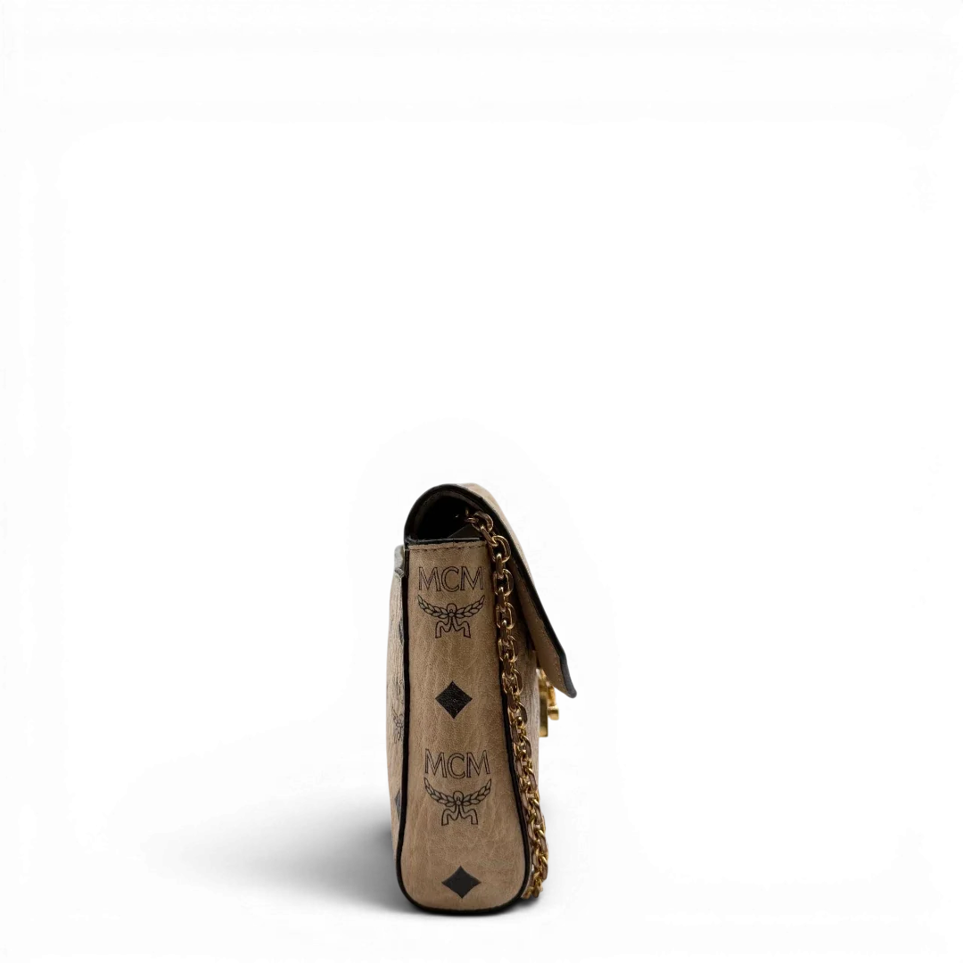 https://cdn.shopify.com/s/files/1/0564/9376/8855/files/MCM_Umhangetasche_Millie_Flap_visetos_beige_6.webp?v=1784795373