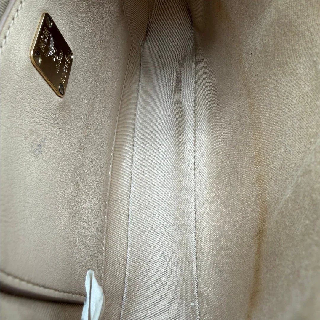 https://cdn.shopify.com/s/files/1/0564/9376/8855/files/MCM_Umhangetasche_Millie_beige_16.webp?v=1784794941