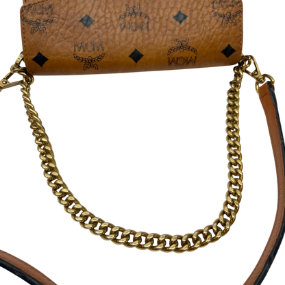 https://cdn.shopify.com/s/files/1/0564/9376/8855/files/MCM_Umhangetasche_Patricia_mit_Umhangegurt_visetos_braun_11.webp?v=1783513859