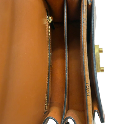 https://cdn.shopify.com/s/files/1/0564/9376/8855/files/MCM_Umhangetasche_Patricia_mit_Umhangegurt_visetos_braun_20.webp?v=1783513860