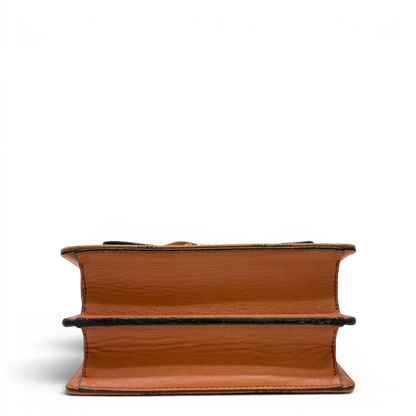 https://cdn.shopify.com/s/files/1/0564/9376/8855/files/MCM_Umhangetasche_Patricia_mit_Umhangegurt_visetos_braun_6.webp?v=1783513859