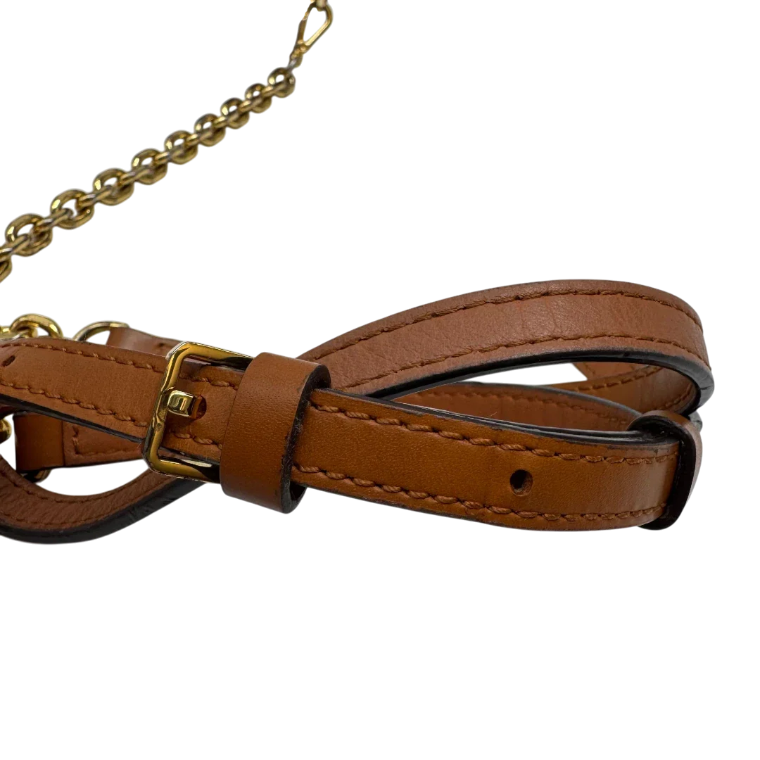 https://cdn.shopify.com/s/files/1/0564/9376/8855/files/MCM_Umhangetasche_Tracy_Wallet_on_Chain_visetos_braun_11.webp?v=1784240372
