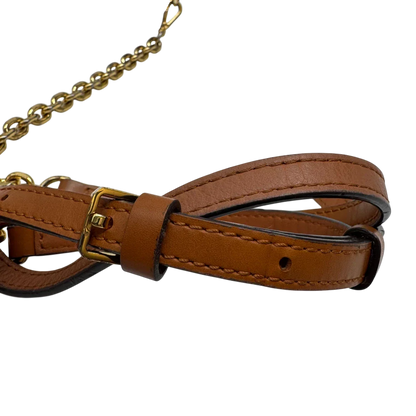 https://cdn.shopify.com/s/files/1/0564/9376/8855/files/MCM_Umhangetasche_Tracy_Wallet_on_Chain_visetos_braun_11.webp?v=1784240372