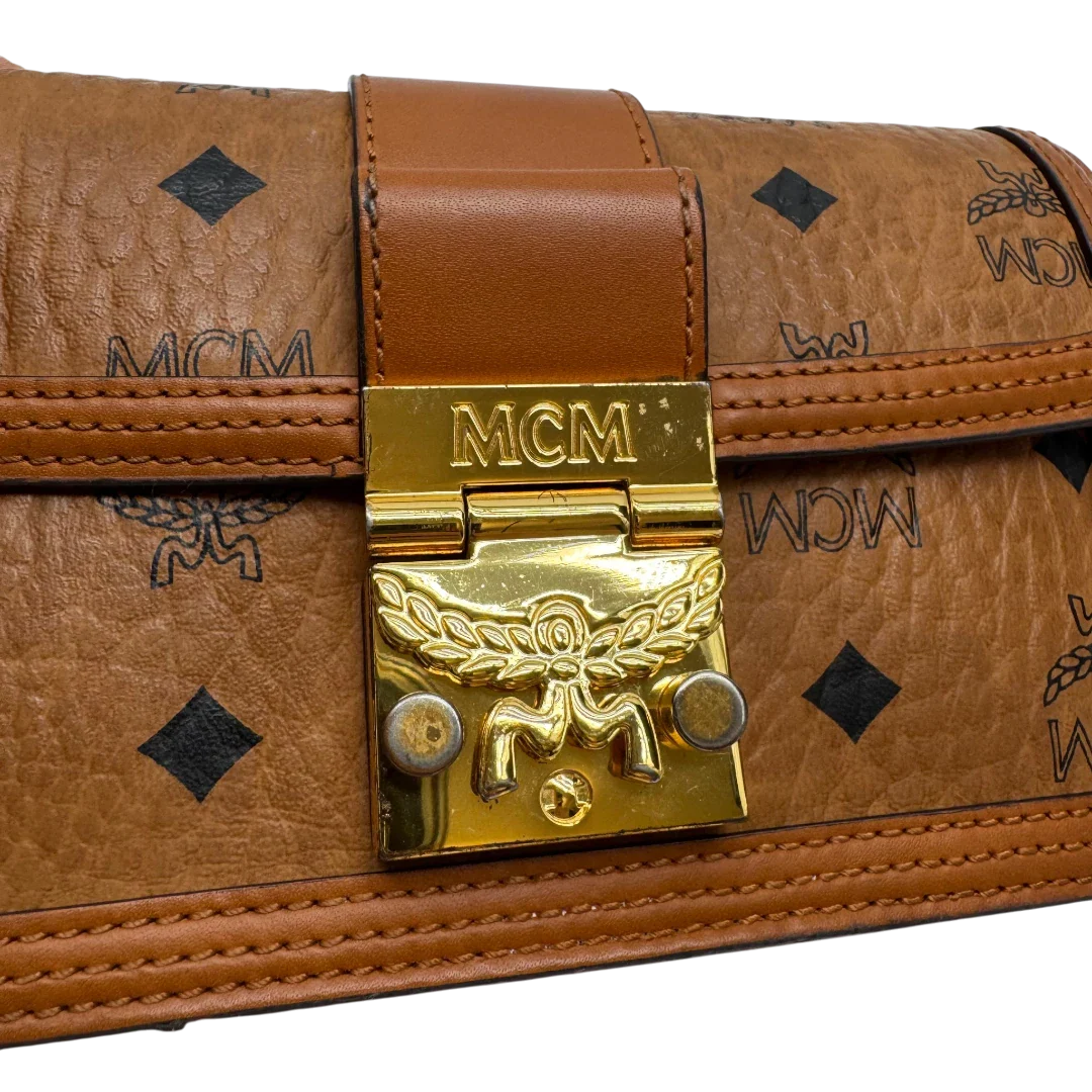 https://cdn.shopify.com/s/files/1/0564/9376/8855/files/MCM_Umhangetasche_Tracy_Wallet_on_Chain_visetos_braun_13.webp?v=1784240373
