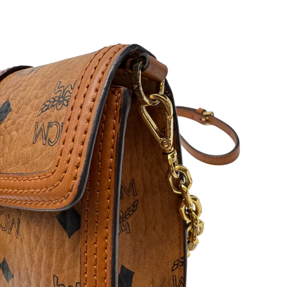 https://cdn.shopify.com/s/files/1/0564/9376/8855/files/MCM_Umhangetasche_Tracy_Wallet_on_Chain_visetos_braun_14.webp?v=1784240372