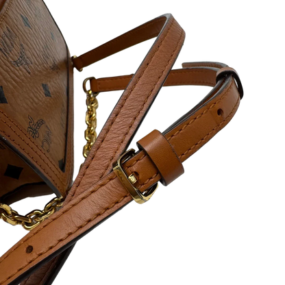 https://cdn.shopify.com/s/files/1/0564/9376/8855/files/MCM_Umhangetasche_Tracy_Wallet_on_Chain_visetos_braun_15.webp?v=1784240372