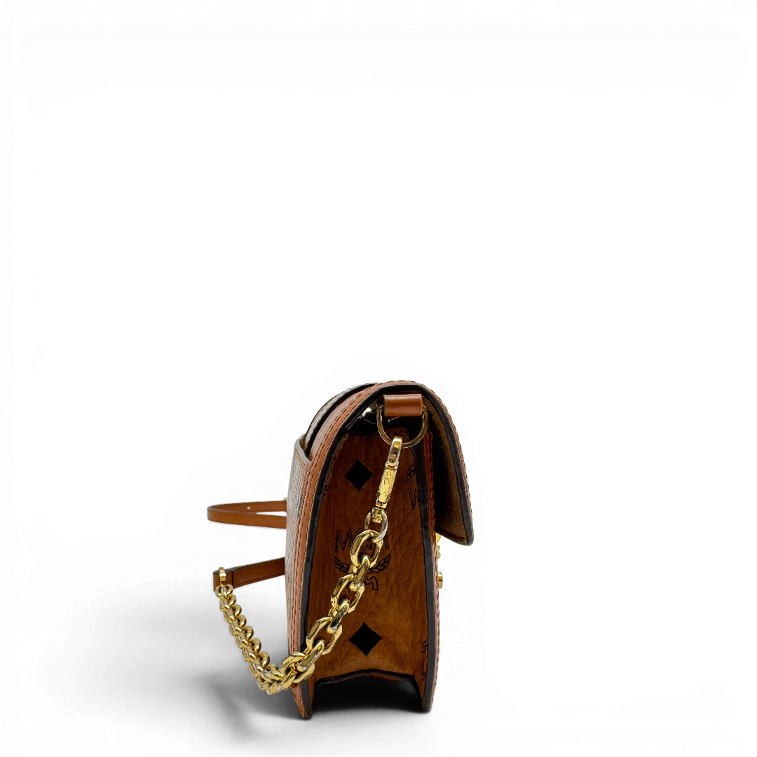 https://cdn.shopify.com/s/files/1/0564/9376/8855/files/MCM_Umhangetasche_Tracy_Wallet_on_Chain_visetos_braun_2.webp?v=1784240372
