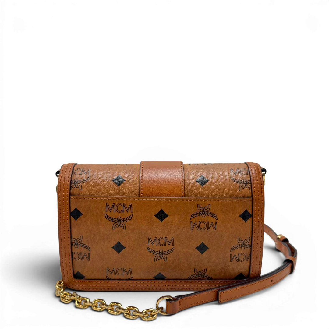 https://cdn.shopify.com/s/files/1/0564/9376/8855/files/MCM_Umhangetasche_Tracy_Wallet_on_Chain_visetos_braun_4.webp?v=1784240372