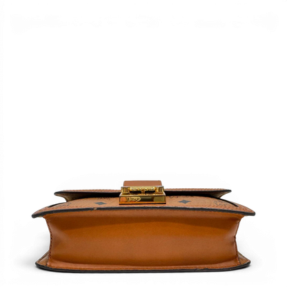 https://cdn.shopify.com/s/files/1/0564/9376/8855/files/MCM_Umhangetasche_Tracy_Wallet_on_Chain_visetos_braun_5.webp?v=1784240372