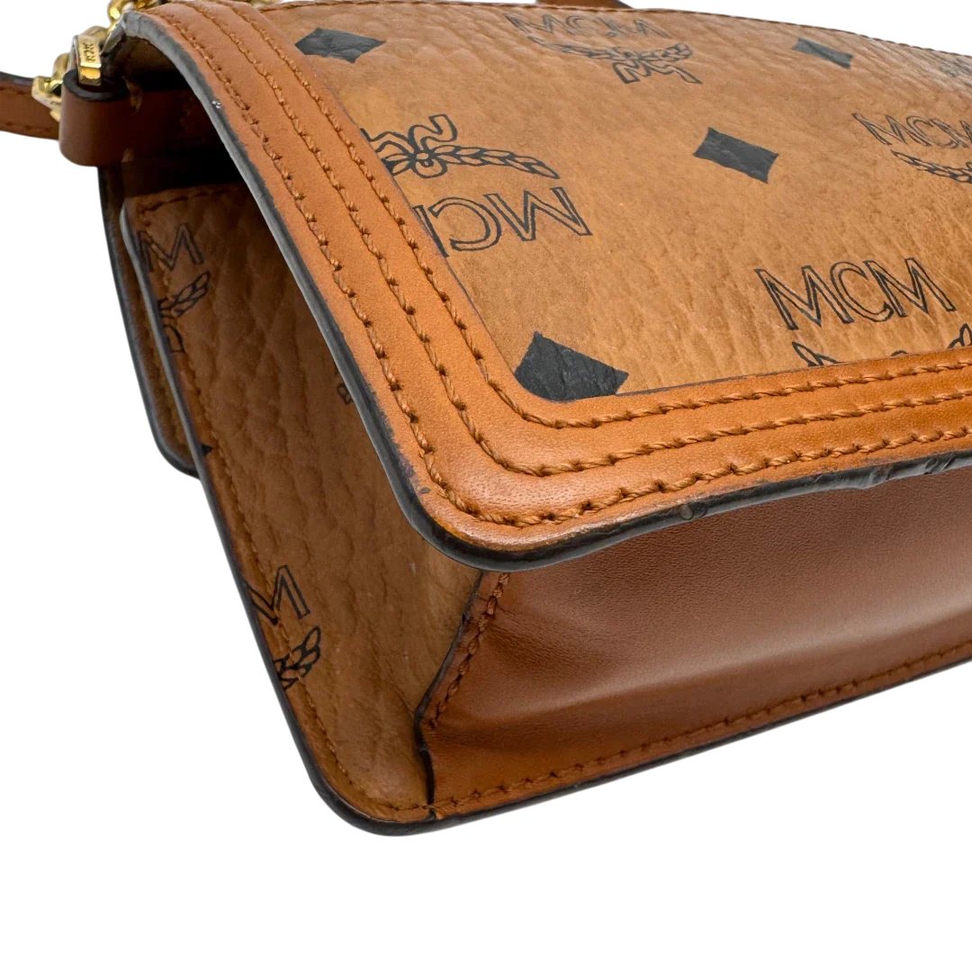 https://cdn.shopify.com/s/files/1/0564/9376/8855/files/MCM_Umhangetasche_Tracy_Wallet_on_Chain_visetos_braun_8.webp?v=1784240373