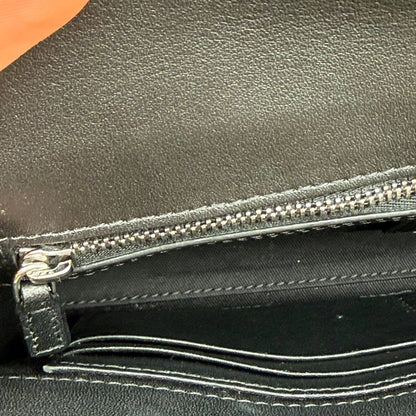 https://cdn.shopify.com/s/files/1/0564/9376/8855/files/MCM_Umhangetasche_Tracy_Wallet_on_Chain_visetos_schwarz_14.webp?v=1781855633