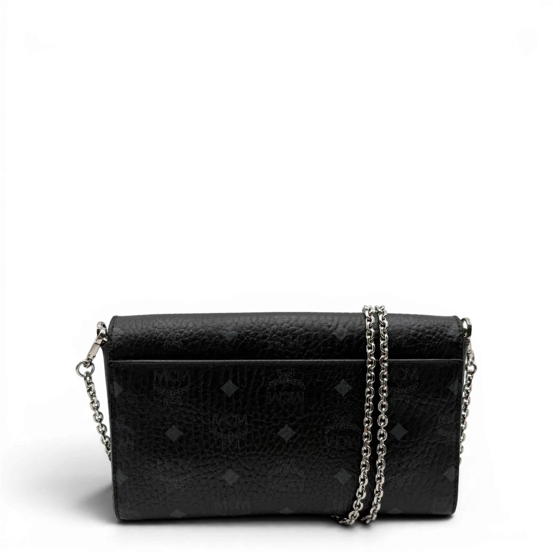 https://cdn.shopify.com/s/files/1/0564/9376/8855/files/MCM_Umhangetasche_Tracy_Wallet_on_Chain_visetos_schwarz_2.webp?v=1781855633