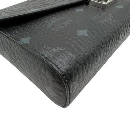 https://cdn.shopify.com/s/files/1/0564/9376/8855/files/MCM_Umhangetasche_Tracy_Wallet_on_Chain_visetos_schwarz_5.webp?v=1781855633