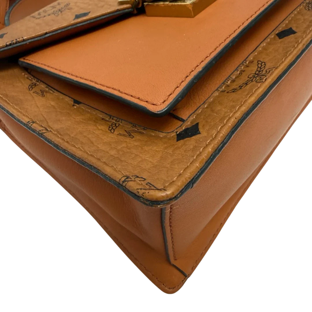 https://cdn.shopify.com/s/files/1/0564/9376/8855/files/MCM_Umhangetasche_Tracy_small_Satchel_visetos_braun_10.webp?v=1784794735