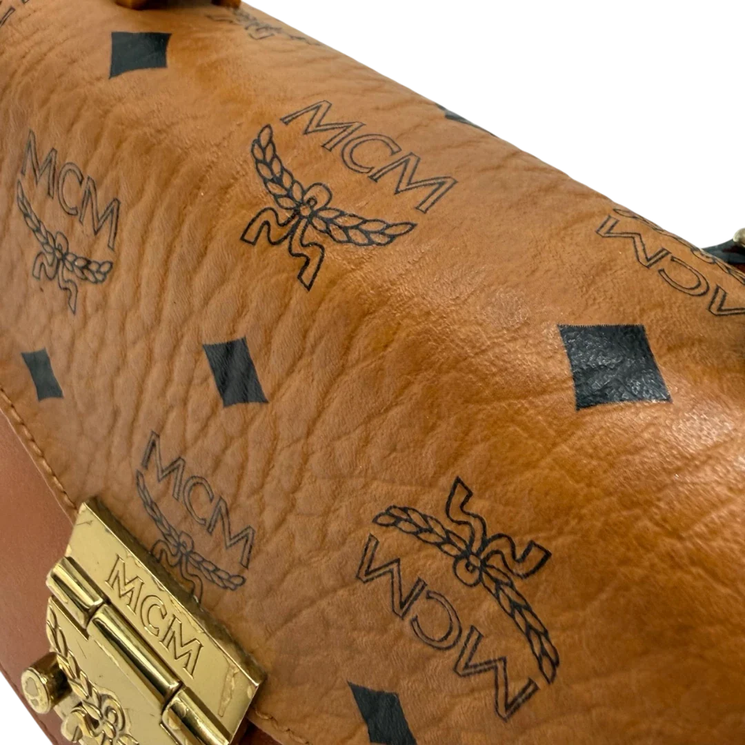 https://cdn.shopify.com/s/files/1/0564/9376/8855/files/MCM_Umhangetasche_Tracy_small_Satchel_visetos_braun_16.webp?v=1784794735