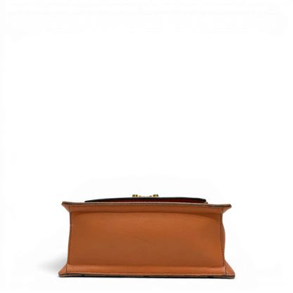 https://cdn.shopify.com/s/files/1/0564/9376/8855/files/MCM_Umhangetasche_Tracy_small_Satchel_visetos_braun_8.webp?v=1784794734