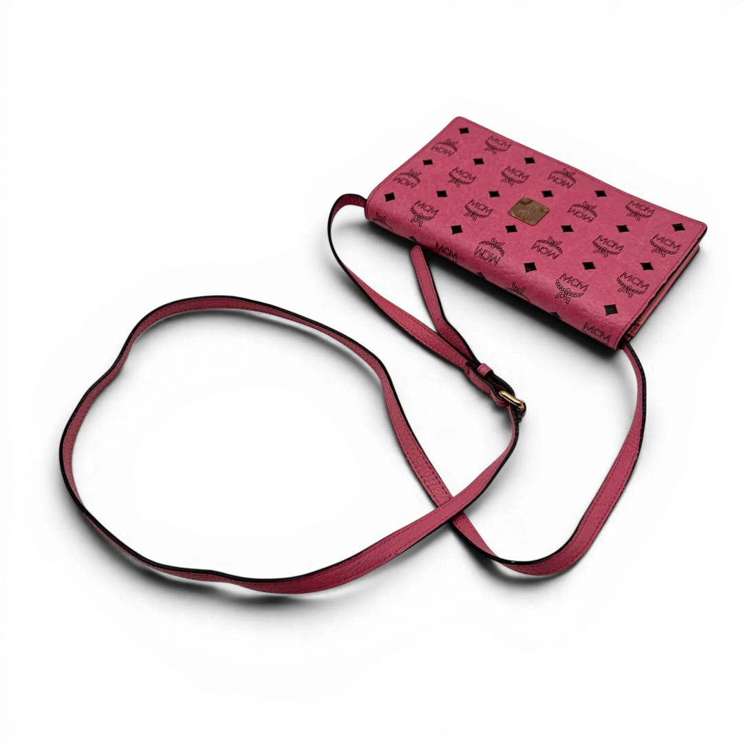 https://cdn.shopify.com/s/files/1/0564/9376/8855/files/MCM_Umhangetasche_Wallet_on_Chain_visetos_pink_13.webp?v=1784794518