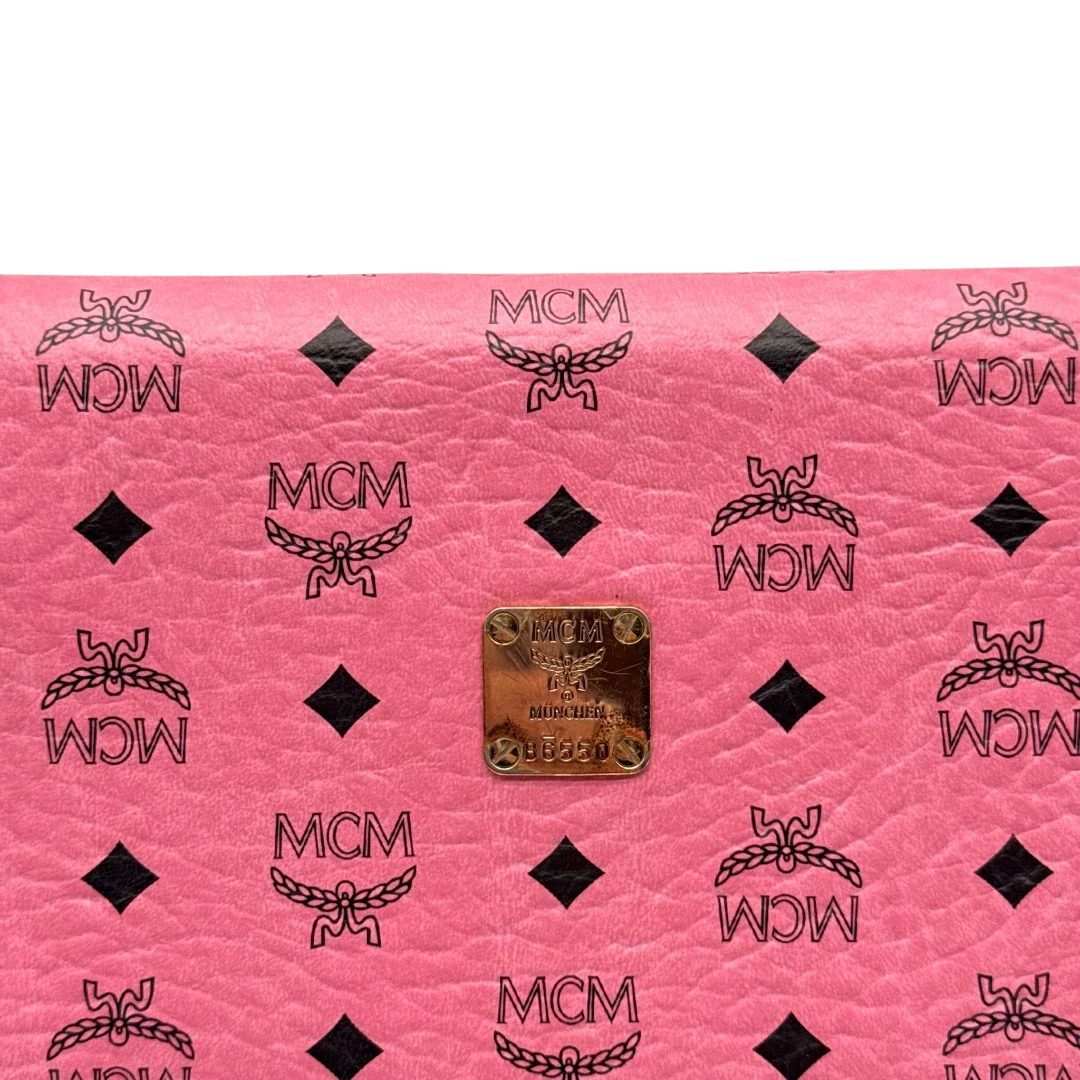 https://cdn.shopify.com/s/files/1/0564/9376/8855/files/MCM_Umhangetasche_Wallet_on_Chain_visetos_pink_14.webp?v=1784794519