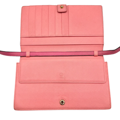 https://cdn.shopify.com/s/files/1/0564/9376/8855/files/MCM_Umhangetasche_Wallet_on_Chain_visetos_pink_17.webp?v=1784794519