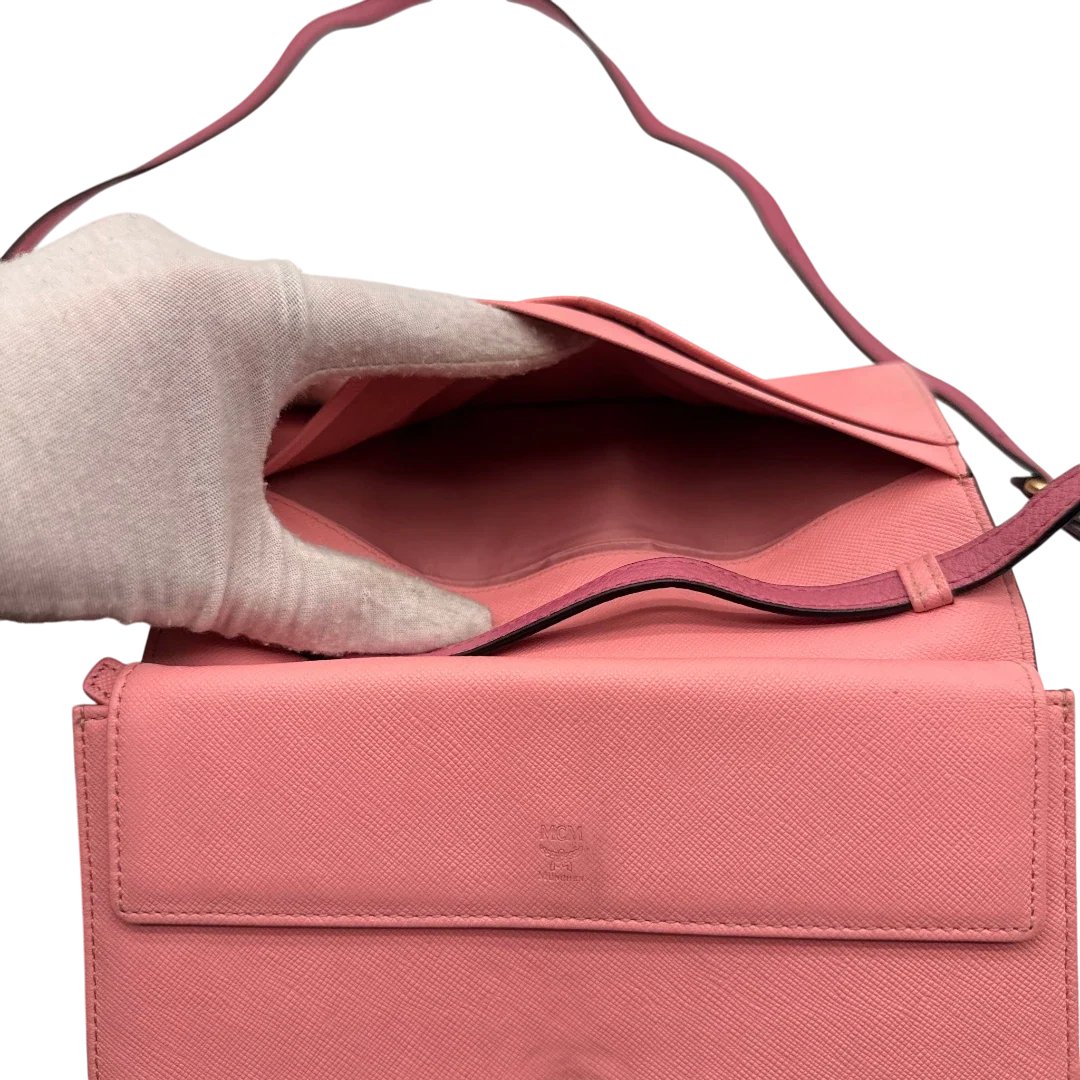 https://cdn.shopify.com/s/files/1/0564/9376/8855/files/MCM_Umhangetasche_Wallet_on_Chain_visetos_pink_23.webp?v=1784794519