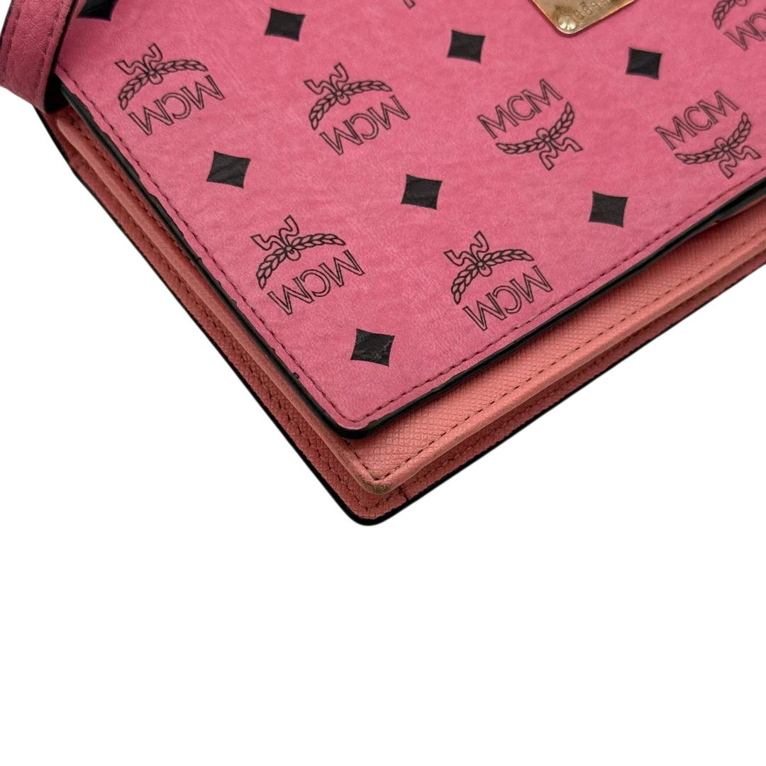 https://cdn.shopify.com/s/files/1/0564/9376/8855/files/MCM_Umhangetasche_Wallet_on_Chain_visetos_pink_9.webp?v=1784794518