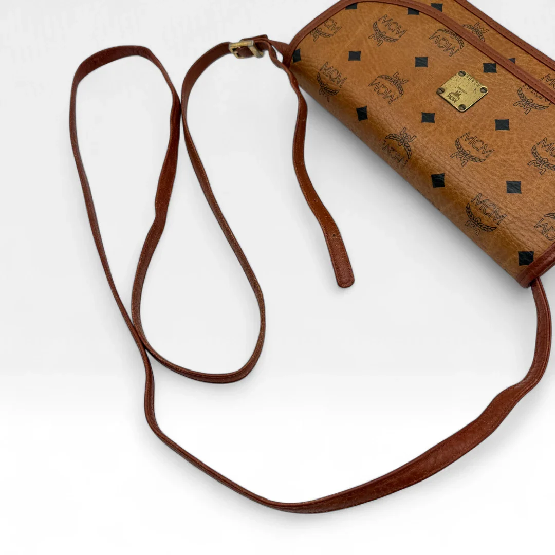 https://cdn.shopify.com/s/files/1/0564/9376/8855/files/MCM_Umhangetasche_monogram_braun_second_hand_designer_MCM_crossbody2083.webp?v=1753351676
