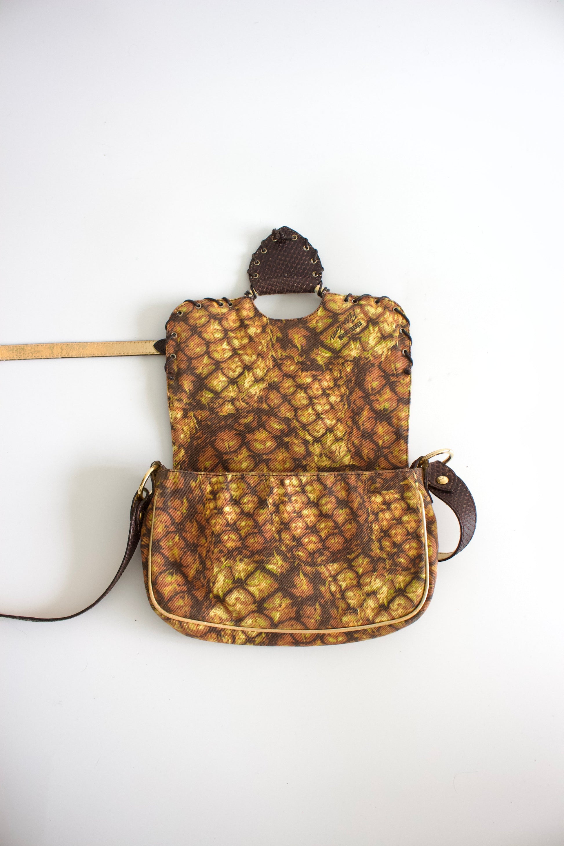 https://cdn.shopify.com/s/files/1/0754/7404/3147/files/MG_5950_99af0828-f46b-4a33-8fce-ca5d3e43583f.jpg?v=1738001129