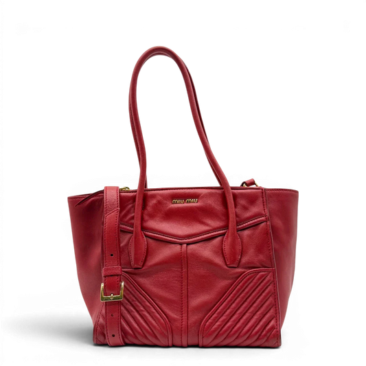 https://cdn.shopify.com/s/files/1/0564/9376/8855/files/Miu_Miu_Handtasche_Biker_aus_Leder_rot_1.webp?v=1781854920