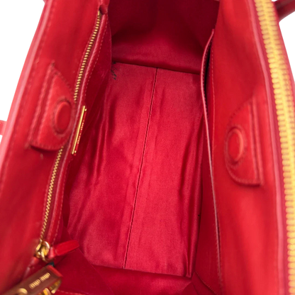 https://cdn.shopify.com/s/files/1/0564/9376/8855/files/Miu_Miu_Handtasche_Biker_aus_Leder_rot_13.webp?v=1781854920