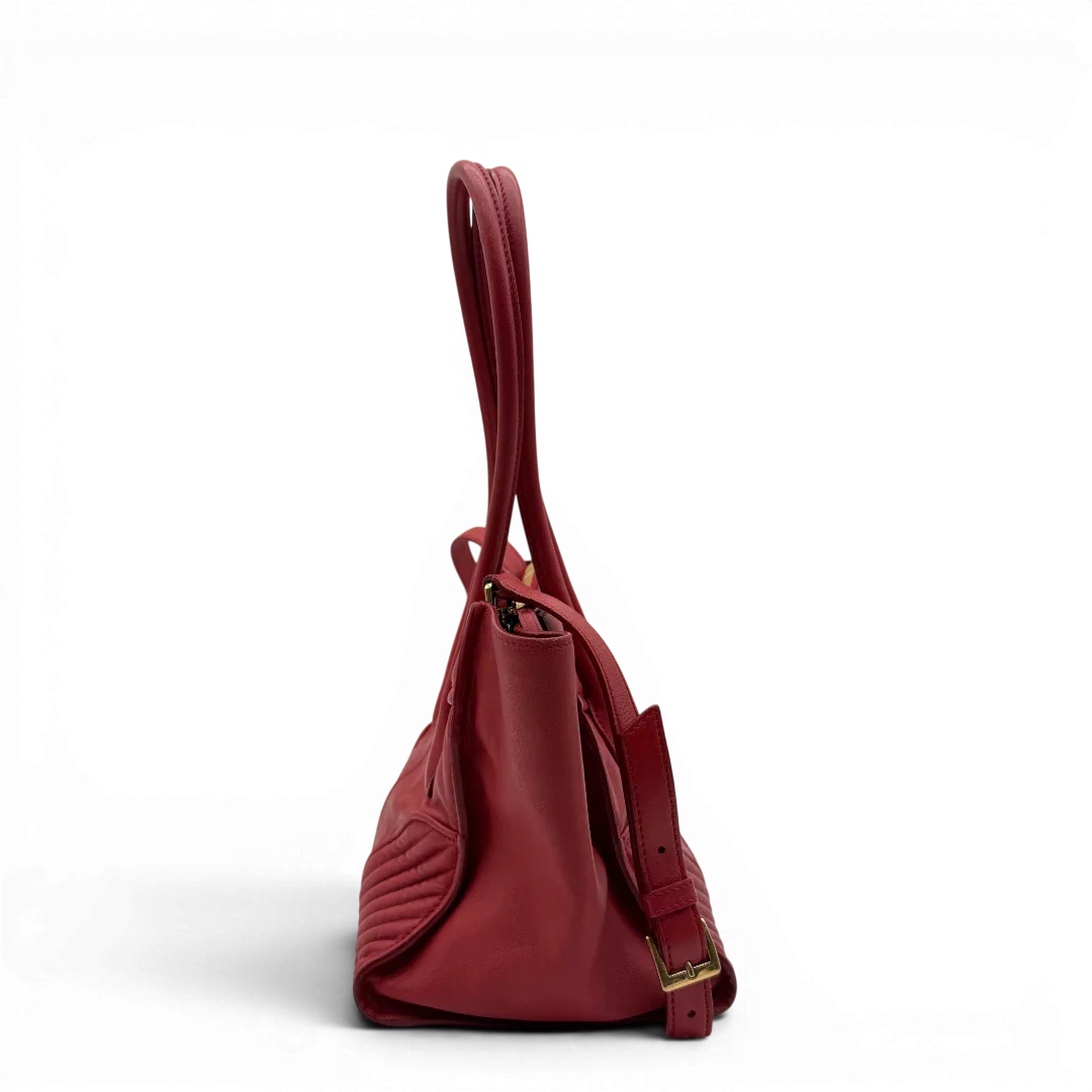 https://cdn.shopify.com/s/files/1/0564/9376/8855/files/Miu_Miu_Handtasche_Biker_aus_Leder_rot_3.webp?v=1781854919