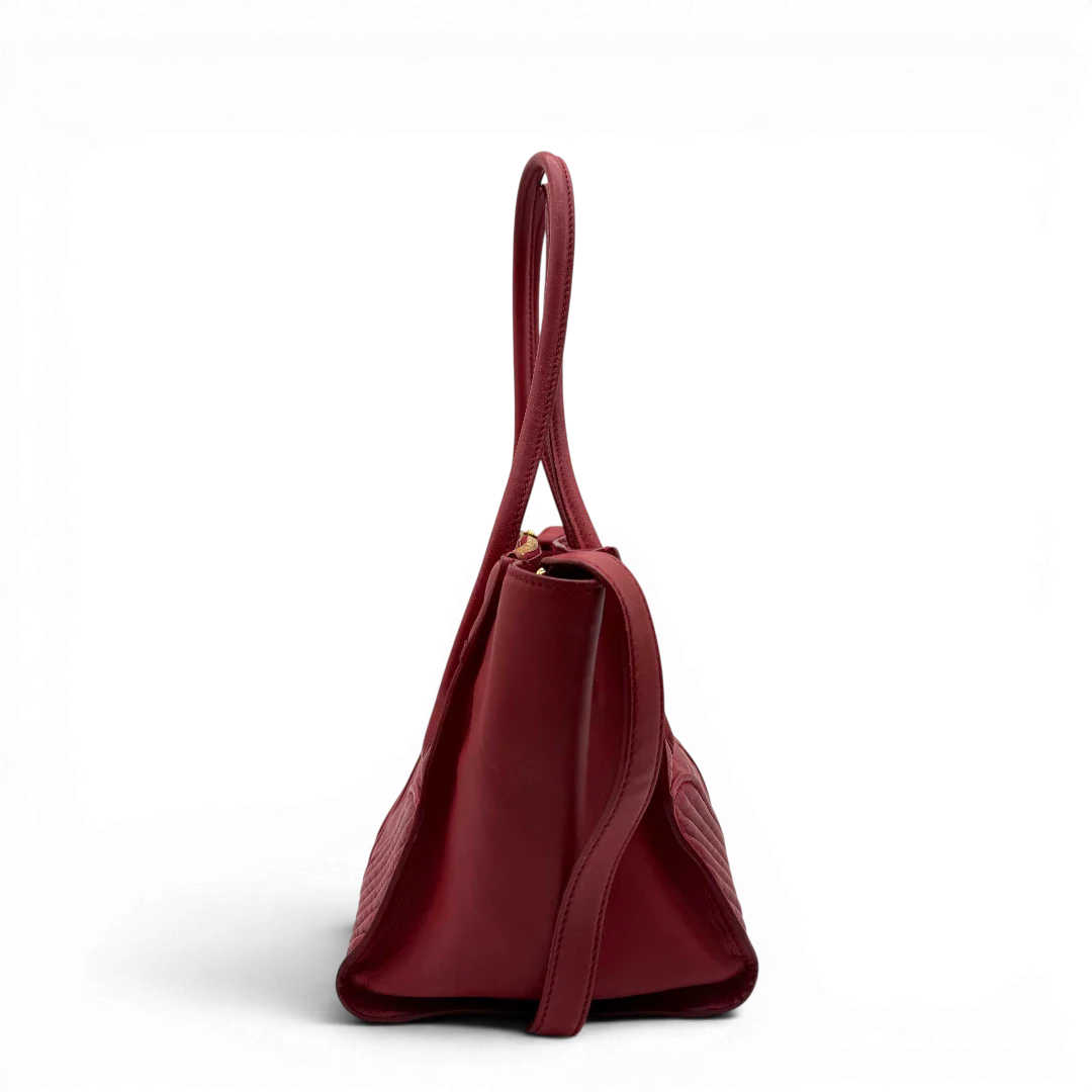 https://cdn.shopify.com/s/files/1/0564/9376/8855/files/Miu_Miu_Handtasche_Biker_aus_Leder_rot_4.webp?v=1781854919