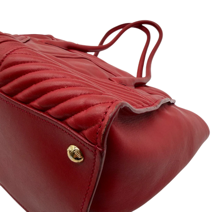 https://cdn.shopify.com/s/files/1/0564/9376/8855/files/Miu_Miu_Handtasche_Biker_aus_Leder_rot_9.webp?v=1781854920