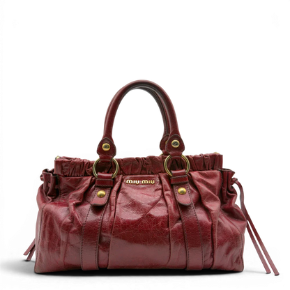 https://cdn.shopify.com/s/files/1/0564/9376/8855/files/Miu_Miu_Handtasche_Vitello_Lux_aus_Leder_dunkelrot_vintage7255.webp?v=1778681884