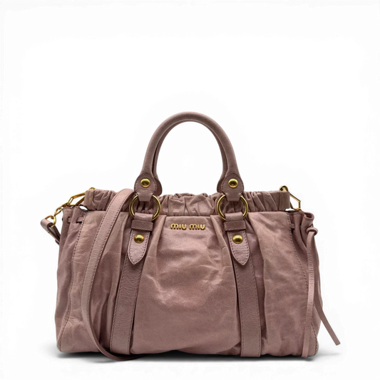 https://cdn.shopify.com/s/files/1/0564/9376/8855/files/Miu_Miu_Handtasche_Vitello_Lux_mit_Umhangegurt_Leder_rosa_vintage4297.webp?v=1775654607